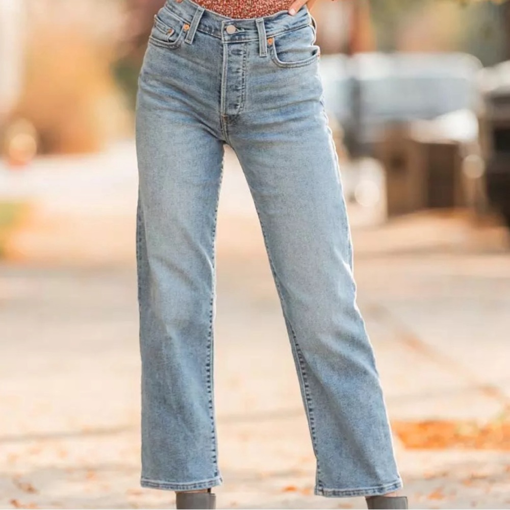 Levi’s Ribcage Straight Ankle Jeans (NWT)
